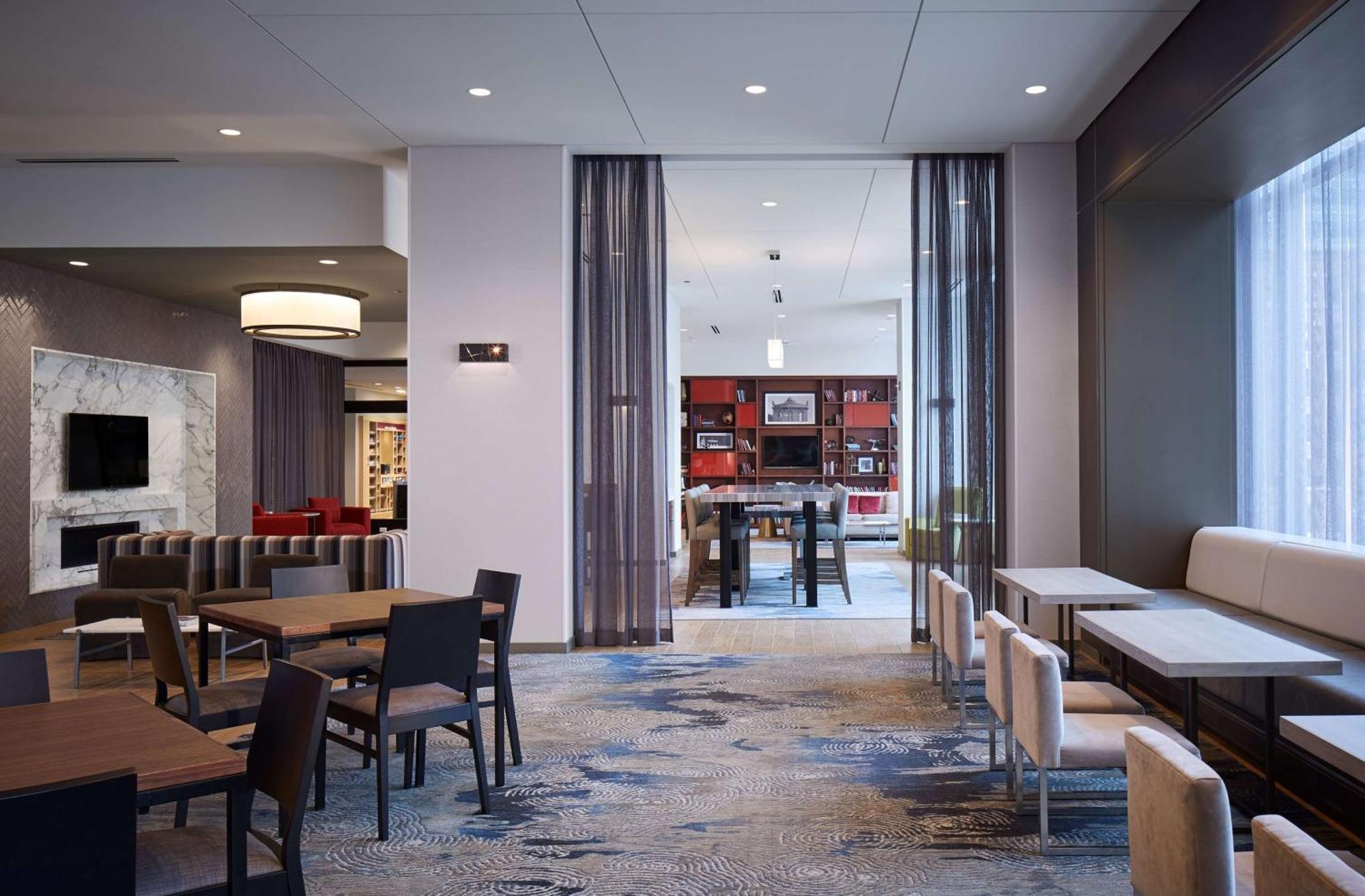 Hampton West Loop Fulton Market Area Hotel